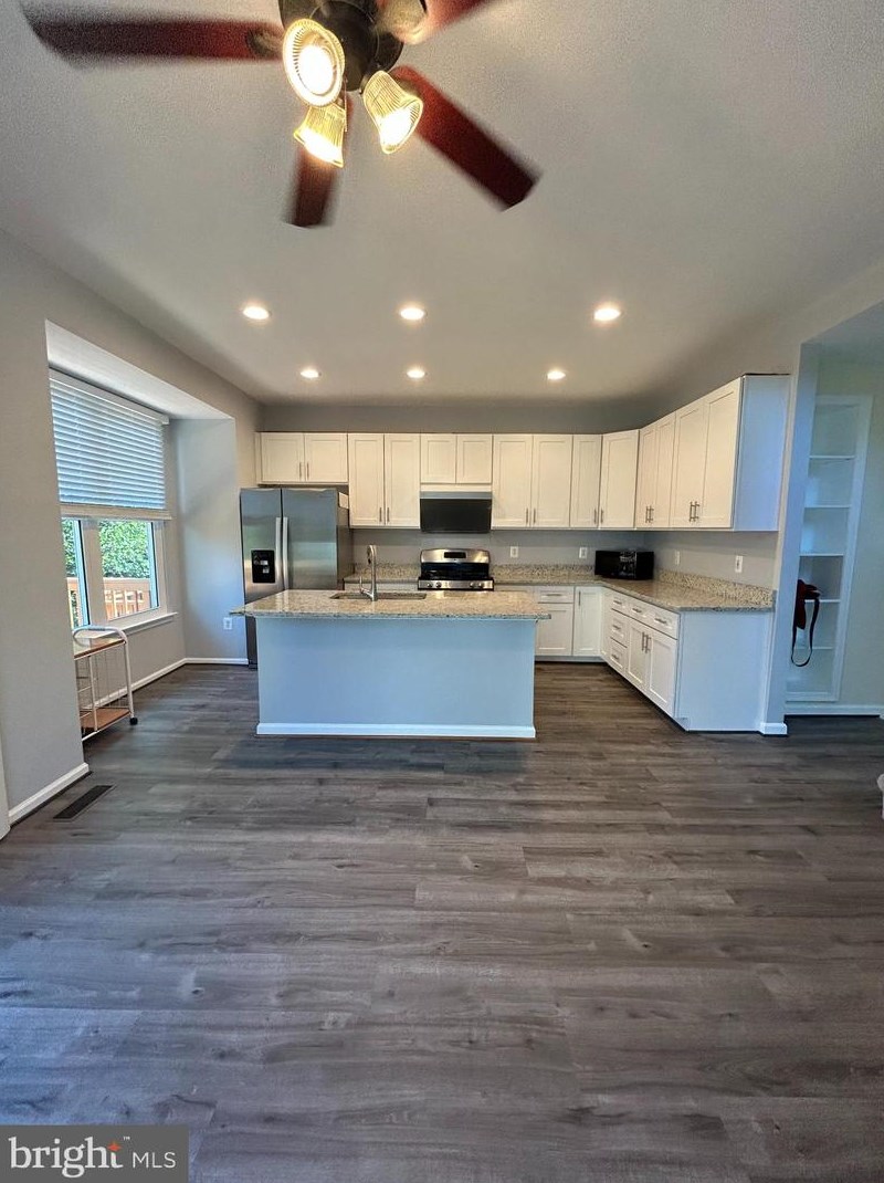 21772 Brondesbury Park Ter, Dulles VA  20166-9250 exterior