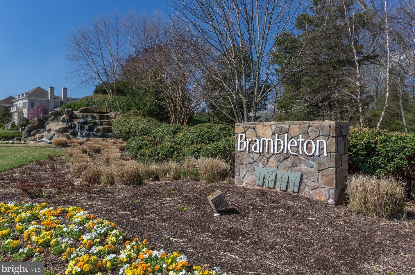 23419 Epperson Sq, Ashburn VA  20148-7428 exterior