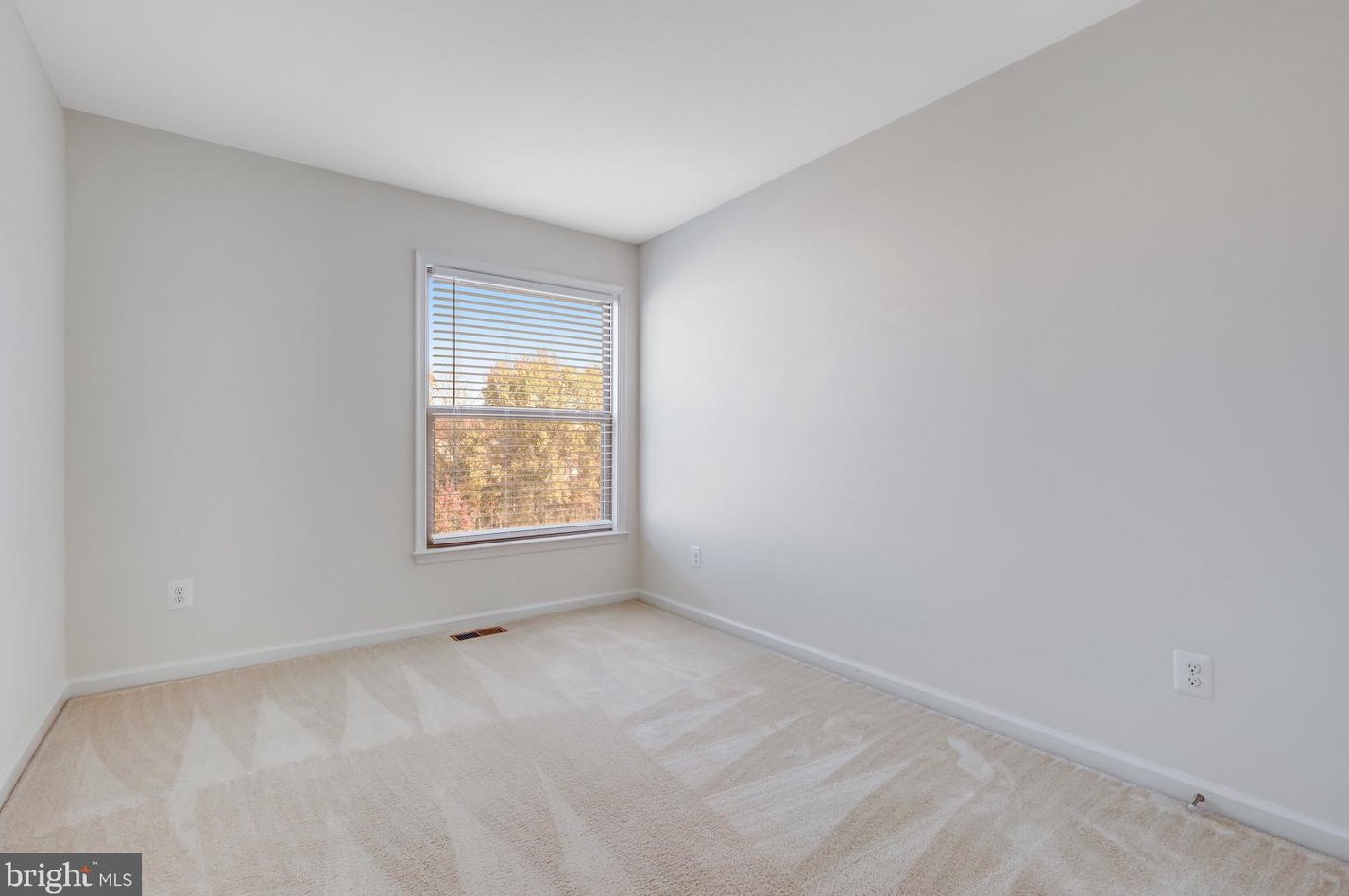 23419 Epperson Sq, Ashburn VA  20148-7428 exterior