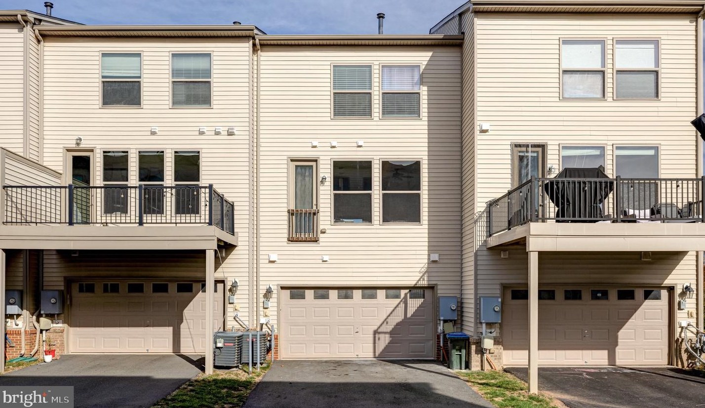 23419 Epperson Sq, Ashburn VA  20148-7428 exterior