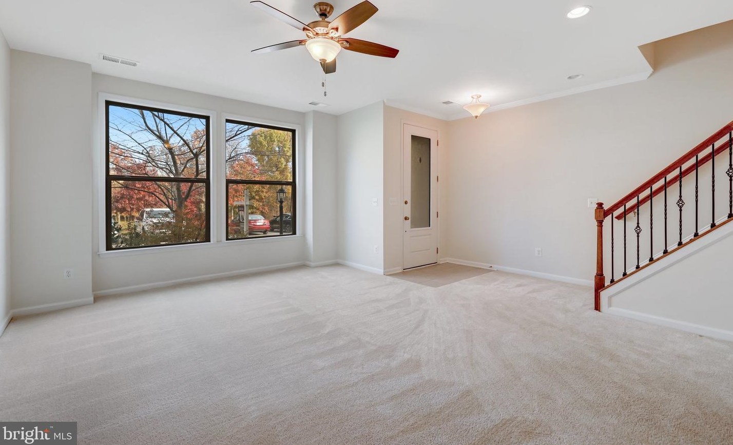 23419 Epperson Sq, Ashburn VA  20148-7428 exterior