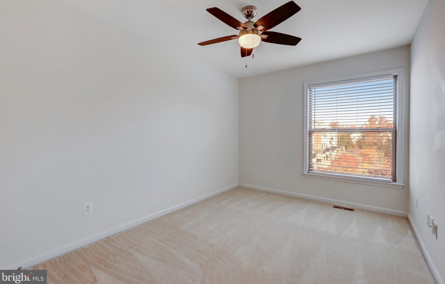 23419 Epperson Sq, Ashburn VA  20148-7428 exterior