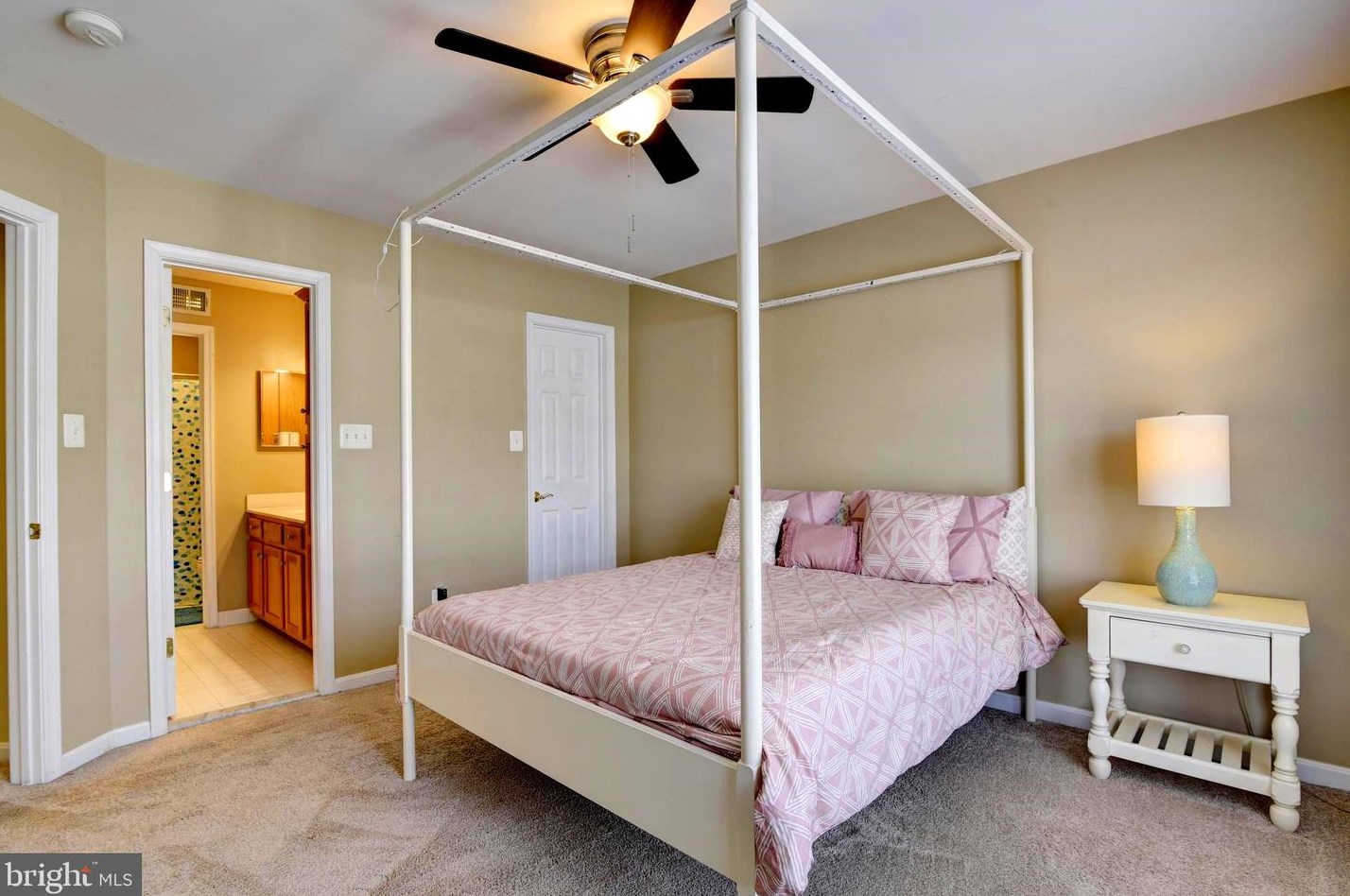 42494 Legacy Park Dr, Ashburn VA  20148-5616 exterior