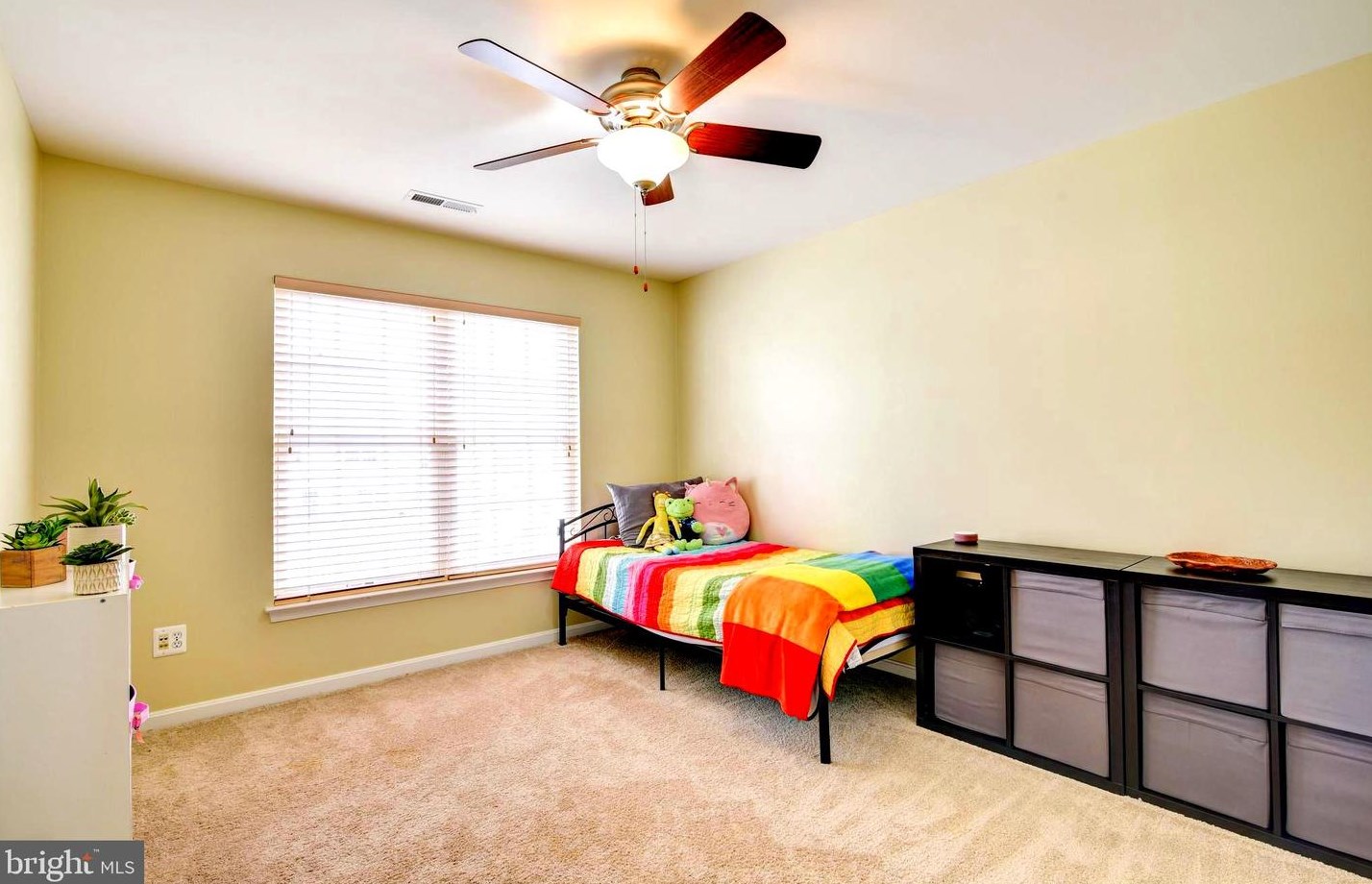 42494 Legacy Park Dr, Ashburn VA  20148-5616 exterior