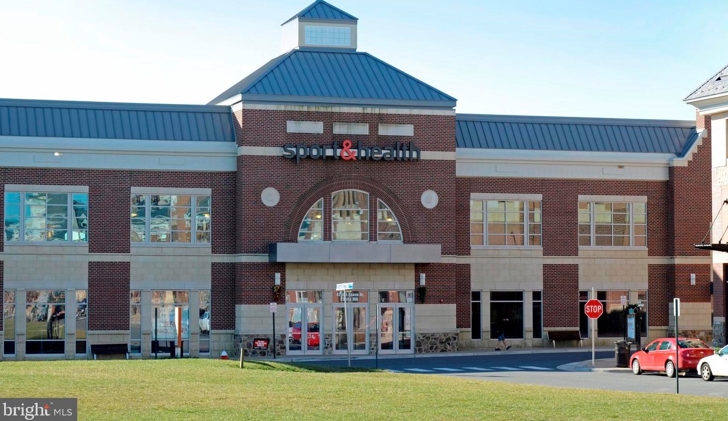 42494 Legacy Park Dr, Ashburn VA  20148-5616 exterior