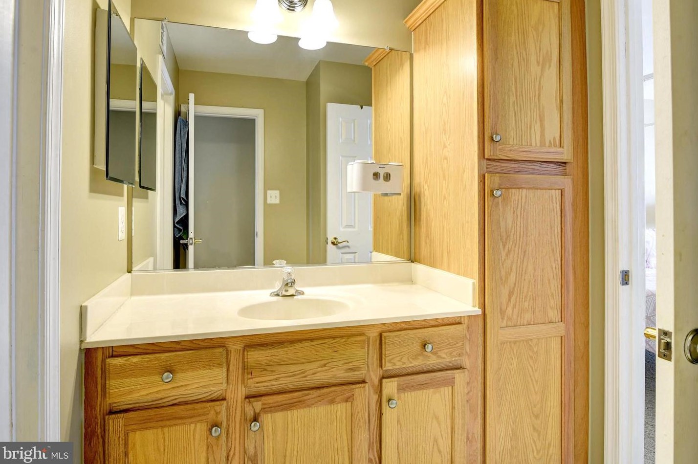 42494 Legacy Park Dr, Ashburn VA  20148-5616 exterior