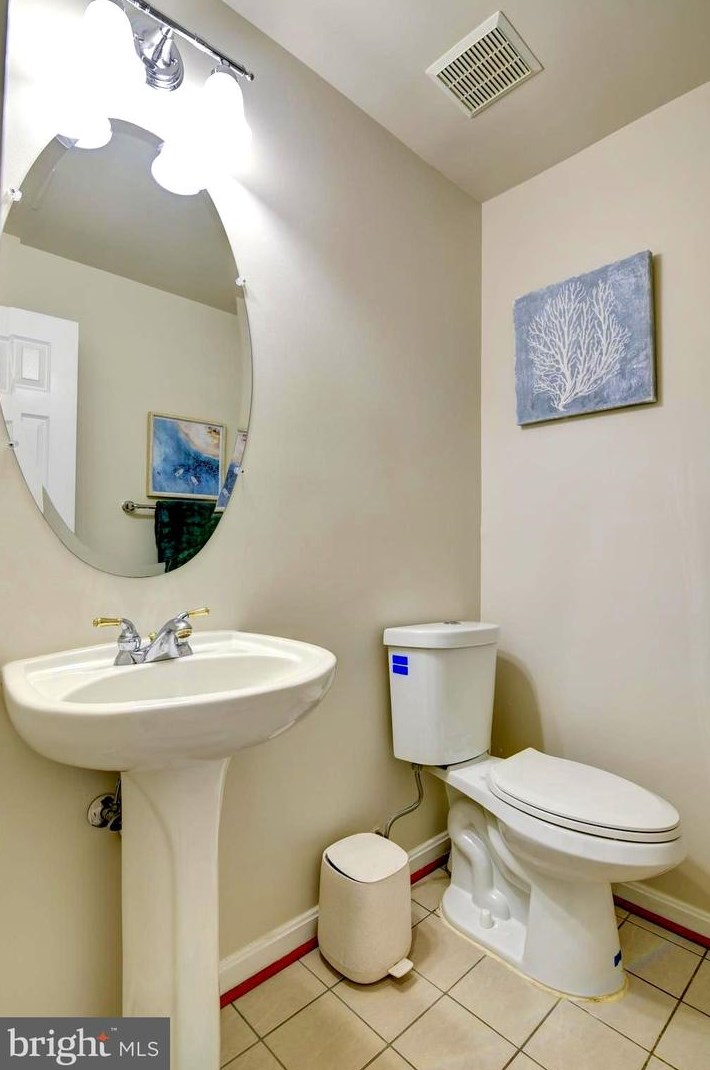 42494 Legacy Park Dr, Ashburn VA  20148-5616 exterior