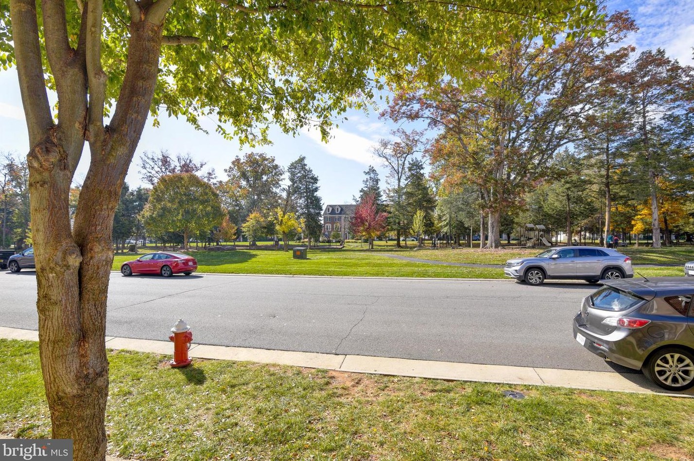 42494 Legacy Park Dr, Ashburn VA  20148-5616 exterior