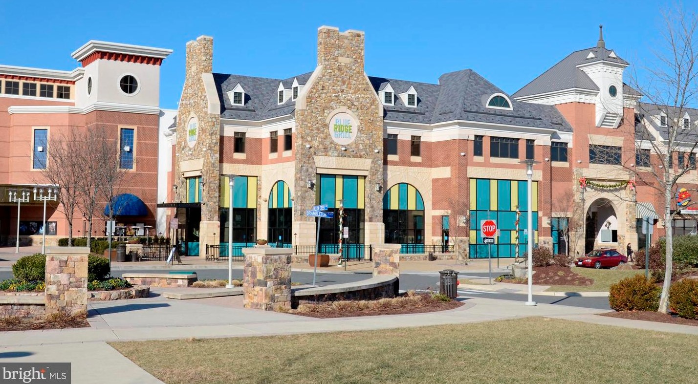 42494 Legacy Park Dr, Ashburn VA  20148-5616 exterior