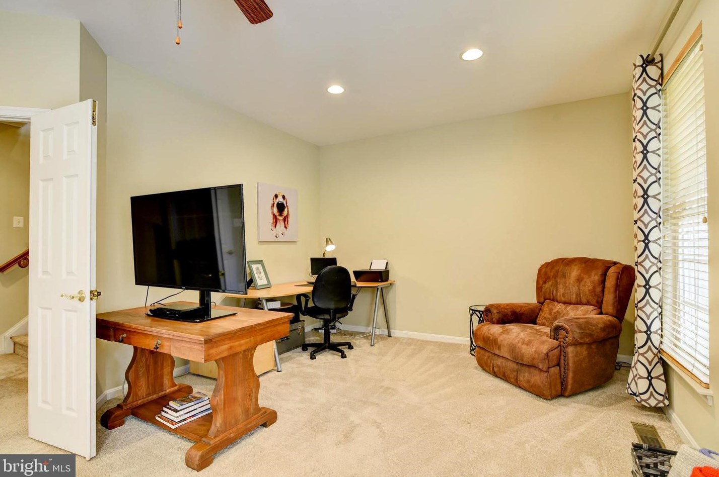 42494 Legacy Park Dr, Ashburn VA  20148-5616 exterior