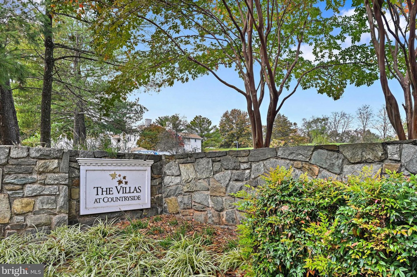 118 Westwick Ct, Dulles VA  20165-6121 exterior