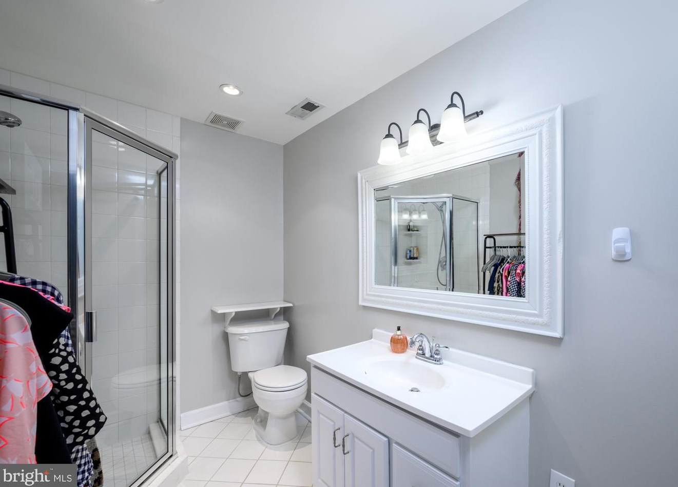 34 Devon Ct, Dulles VA  20165-5766 exterior