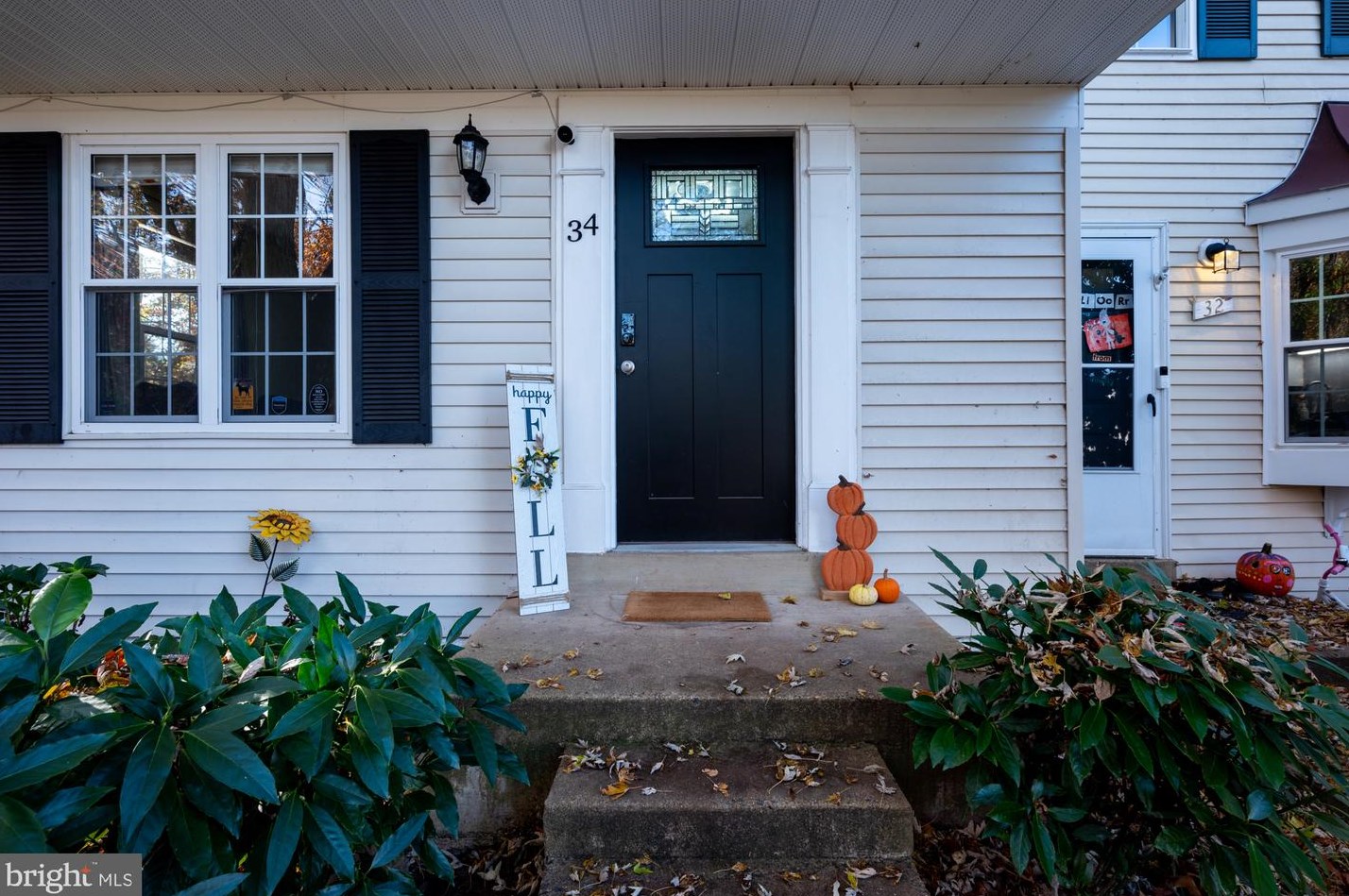 34 Devon Ct, Dulles VA  20165-5766 exterior