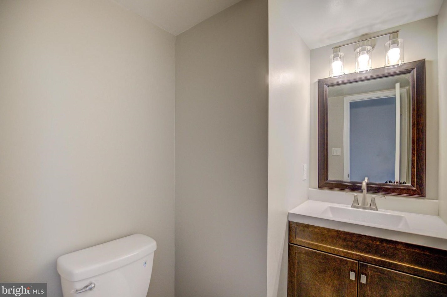 203 Keyes Ct, Dulles VA  20164-3013 exterior