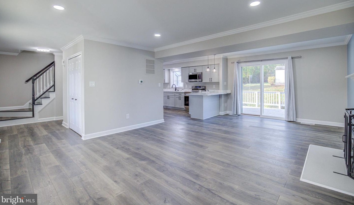203 Keyes Ct, Dulles VA  20164-3013 exterior