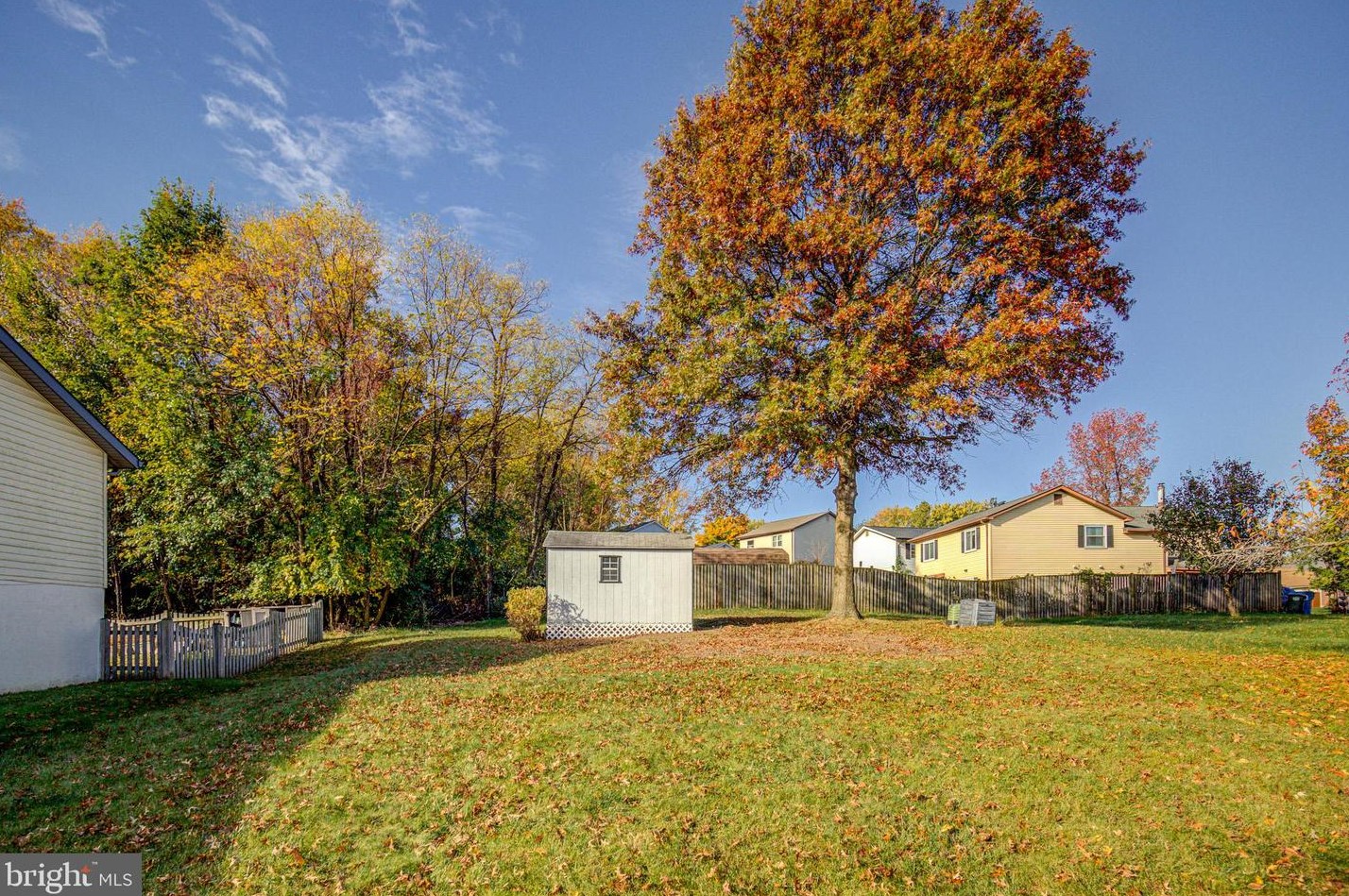 203 Keyes Ct, Dulles VA  20164-3013 exterior