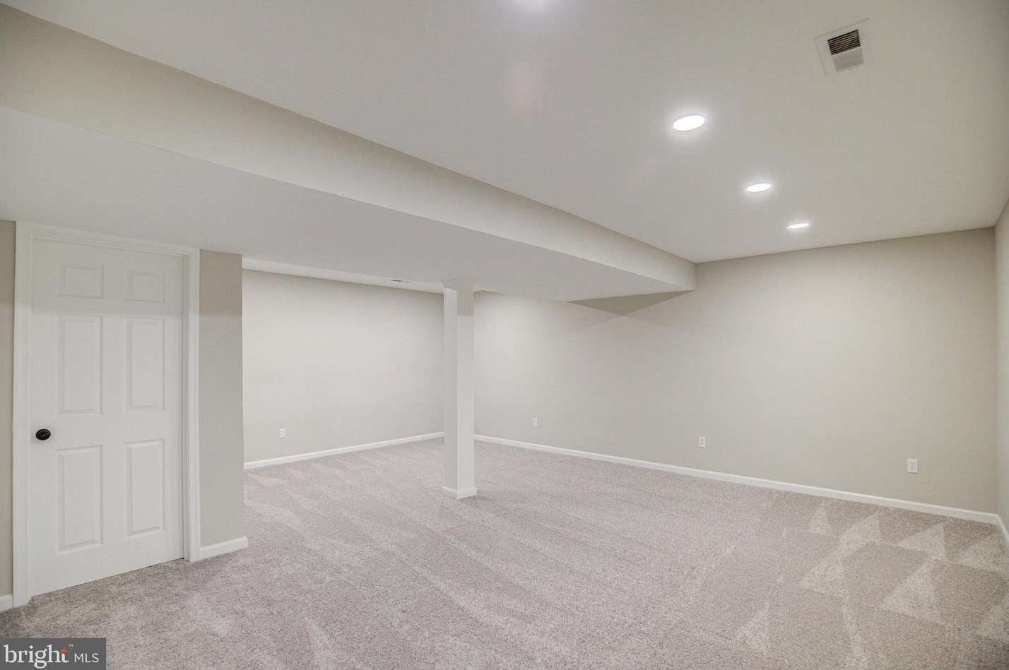 203 Keyes Ct, Dulles VA  20164-3013 exterior