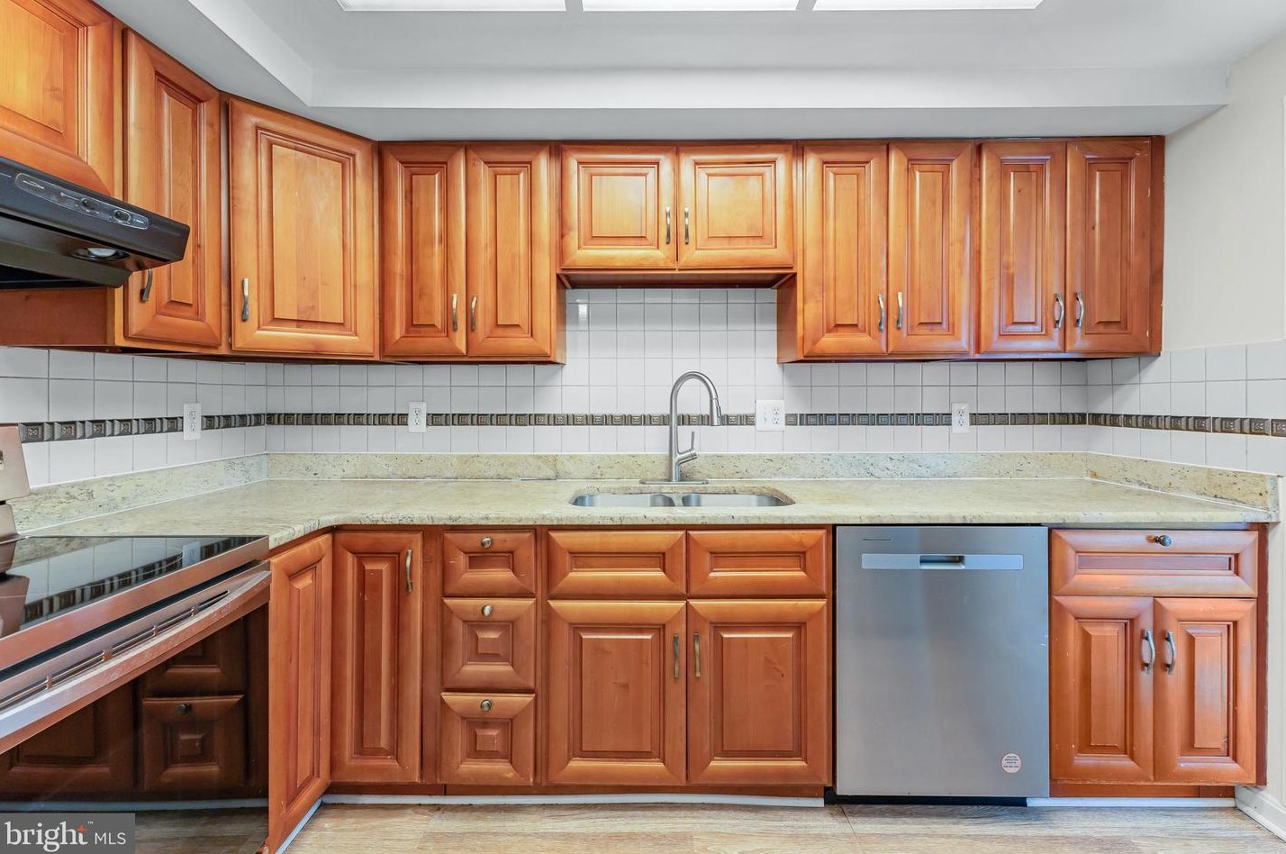 221 Willow Ter, Dulles VA  20164-1629 exterior