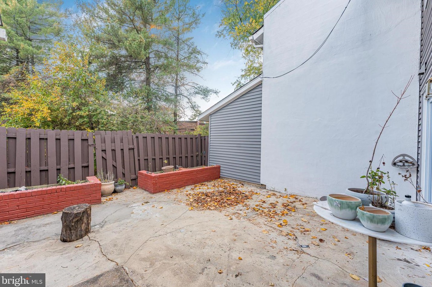 221 Willow Ter, Dulles VA  20164-1629 exterior