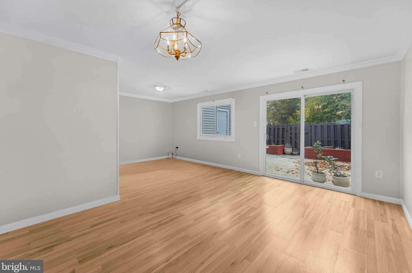 221 Willow Ter, Dulles VA  20164-1629 exterior