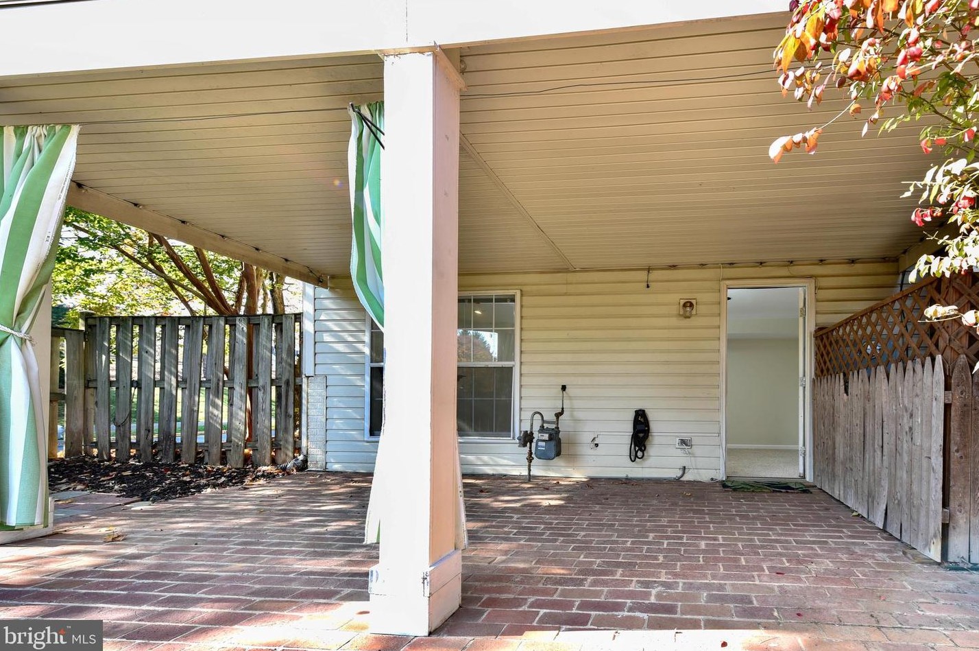 20372 Burnley Sq, Dulles VA  20165-6458 exterior