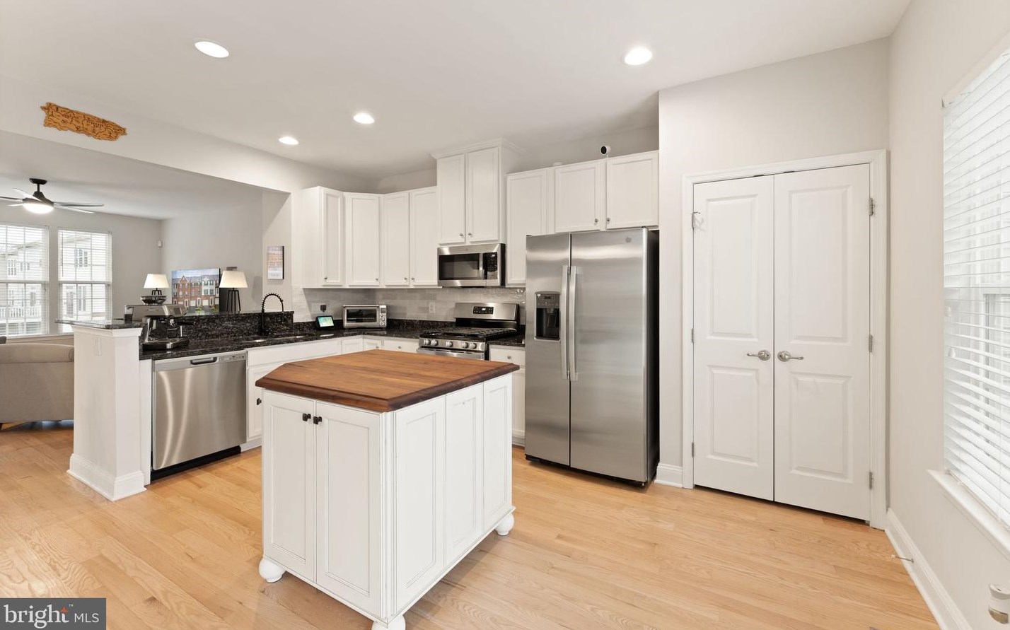 45940 Grammercy Ter, Dulles VA  20166-7806 exterior