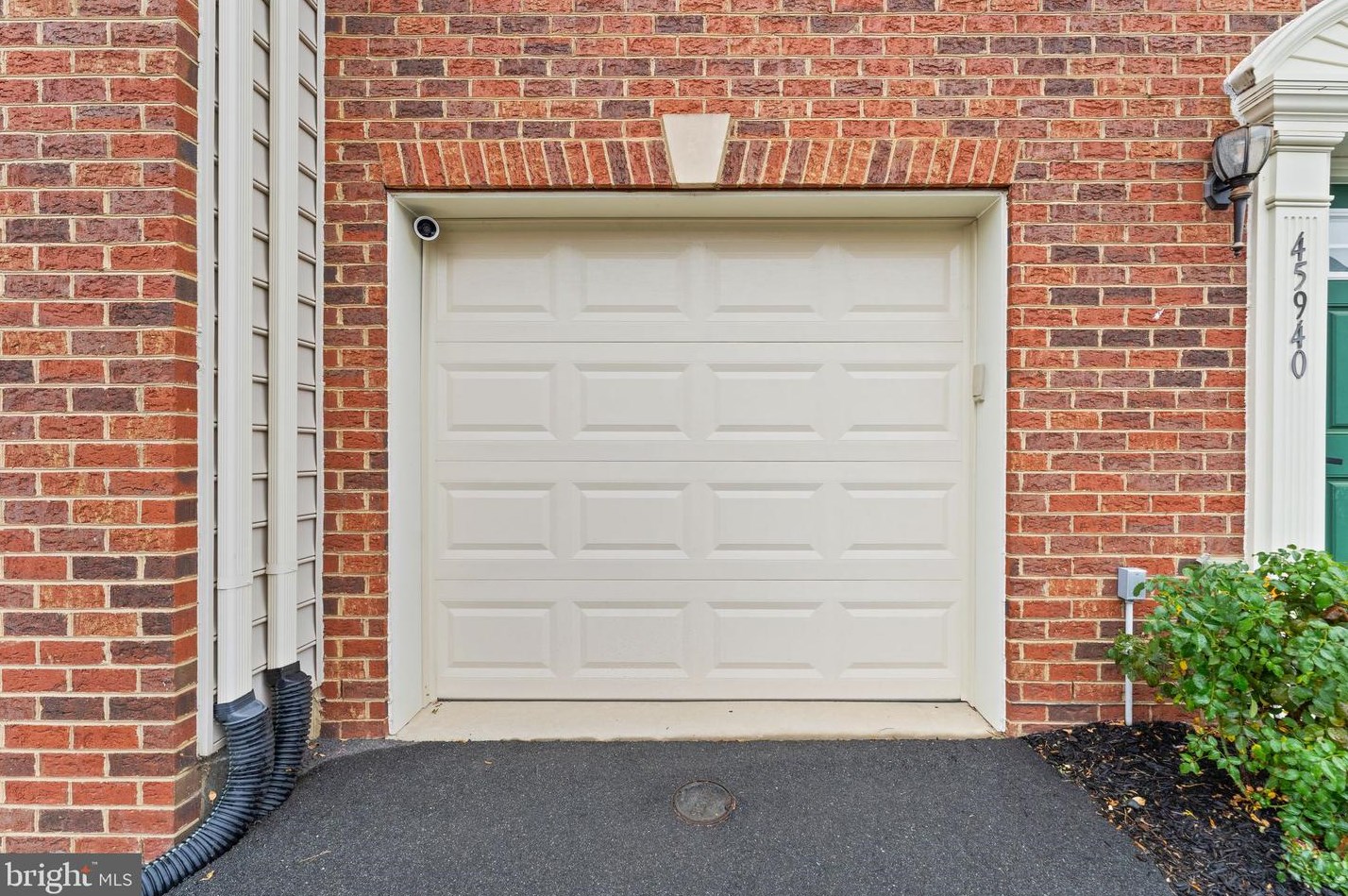 45940 Grammercy Ter, Dulles VA  20166-7806 exterior