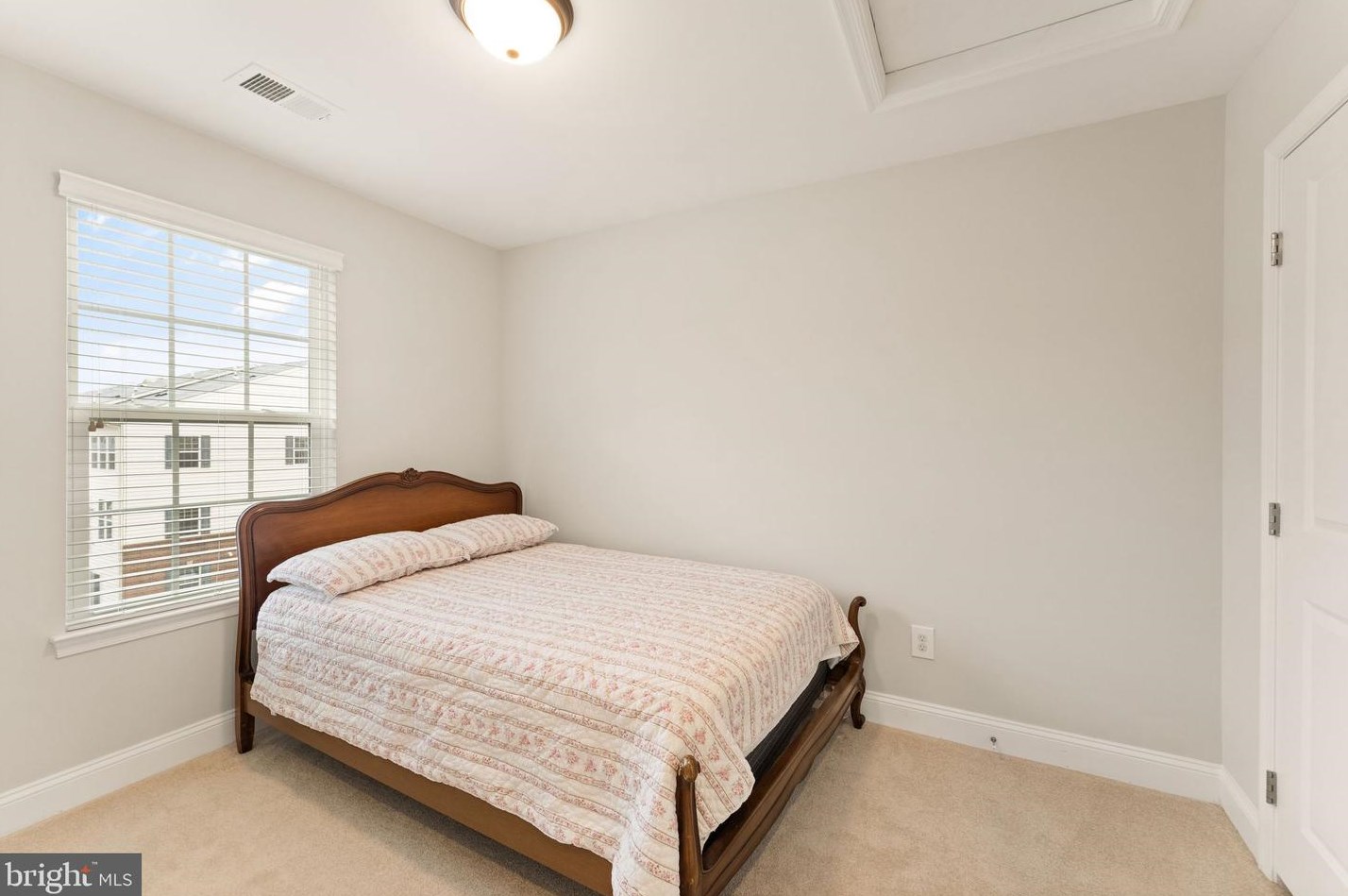 45940 Grammercy Ter, Dulles VA  20166-7806 exterior