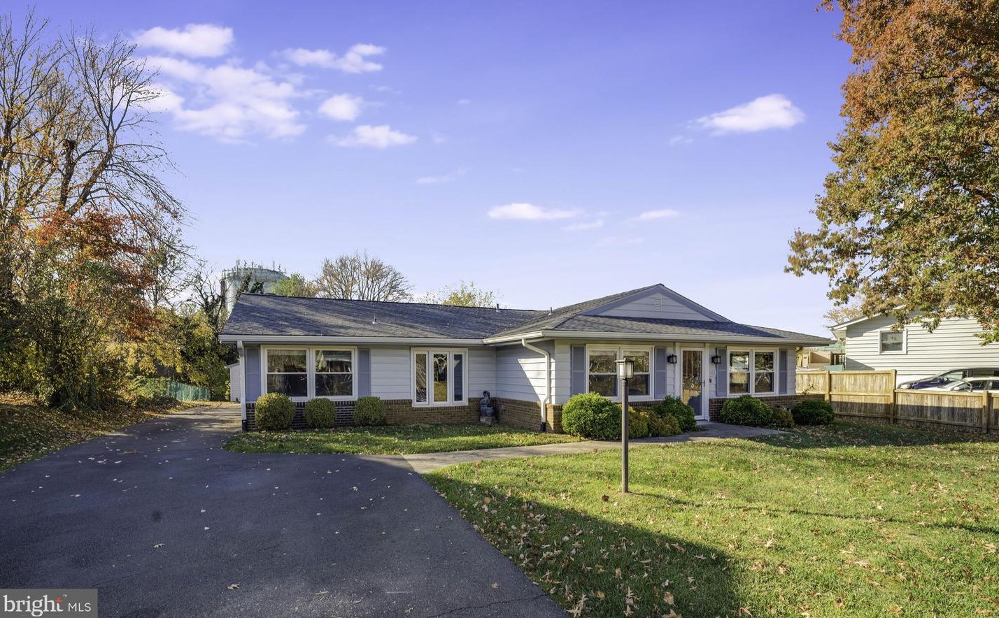 103 Harrison Rd, Dulles VA  20164-2717 exterior