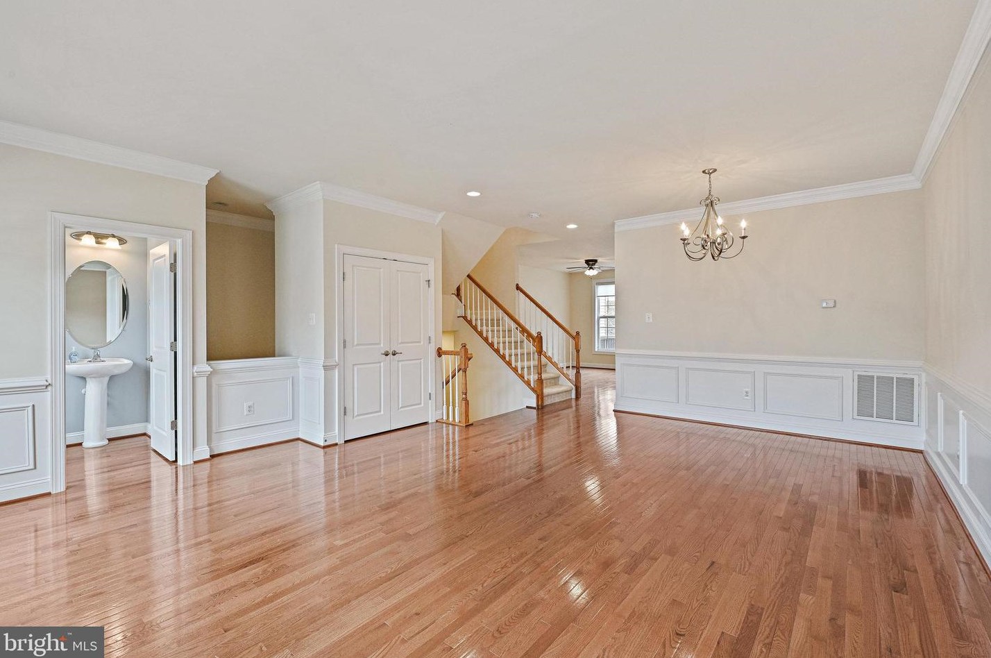 327 Caldwell Ter Se, Leesburg, VA 20175