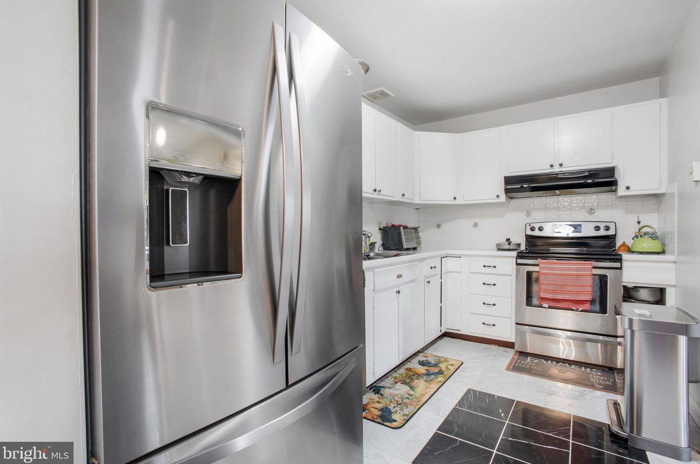 1802 Craig St, Dulles VA  20164-3533 exterior