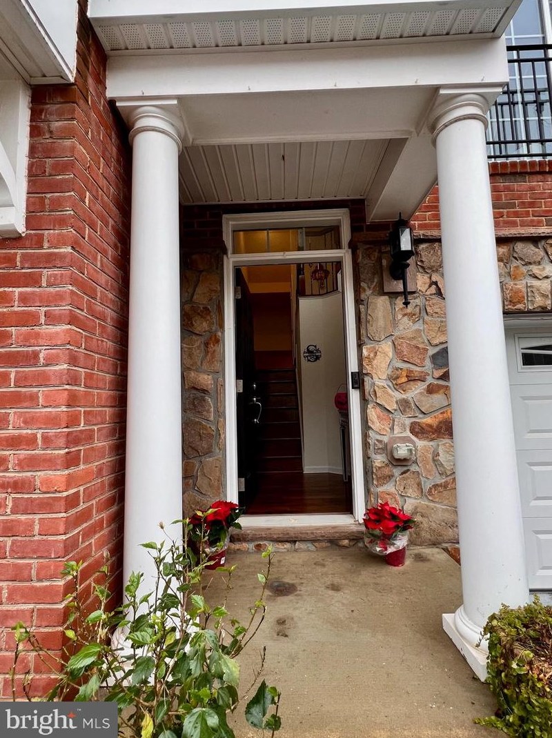 42843 Edgegrove Heights Ter, Ashburn VA  20148-7472 exterior