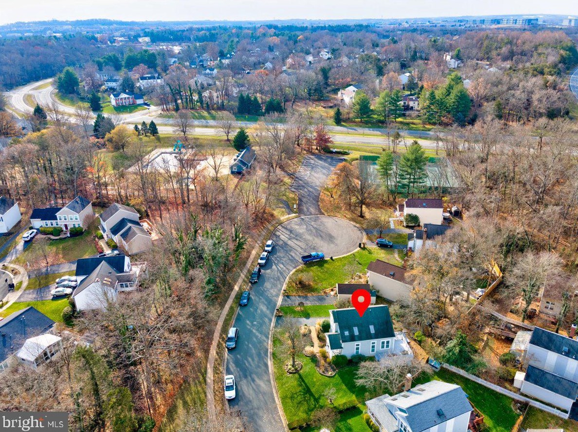 10 Lindenwood Ct, Dulles VA  20165-5643 exterior