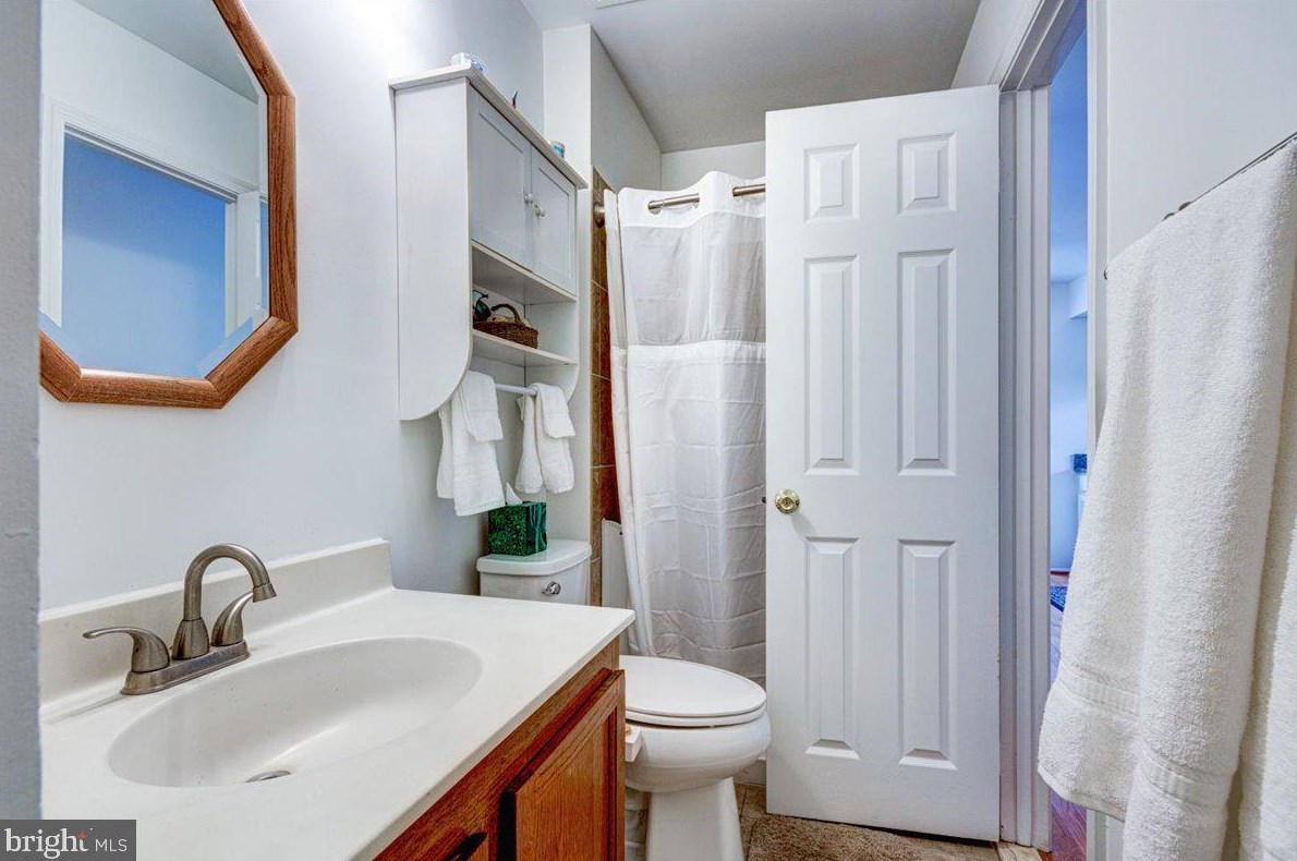 10 Lindenwood Ct, Dulles VA  20165-5643 exterior