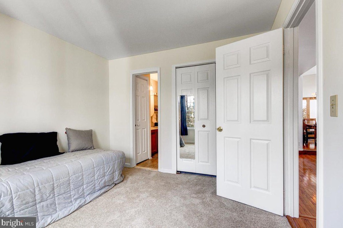 10 Lindenwood Ct, Dulles VA  20165-5643 exterior