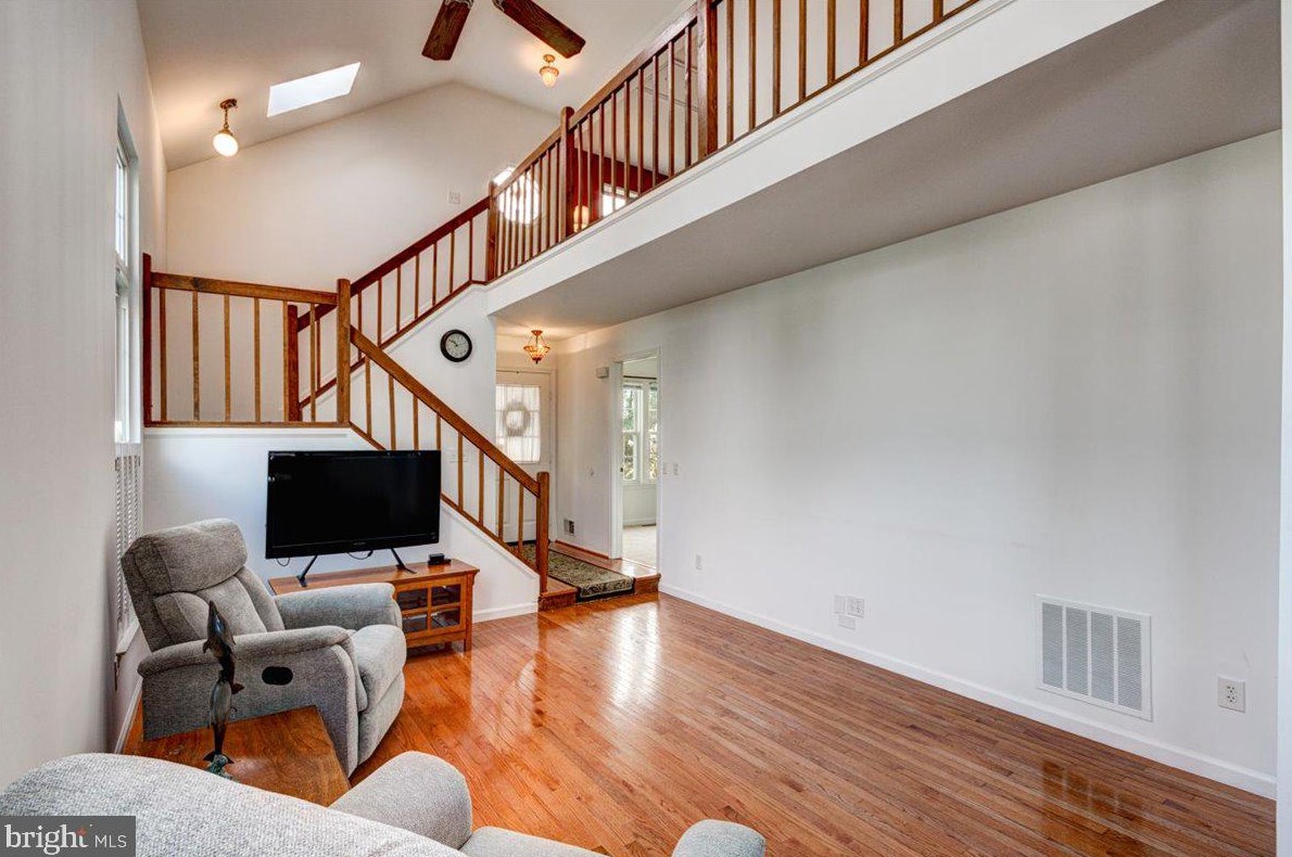 10 Lindenwood Ct, Dulles VA  20165-5643 exterior