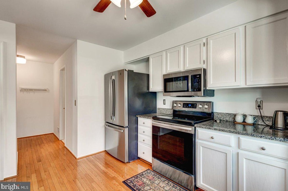 10 Lindenwood Ct, Dulles VA  20165-5643 exterior