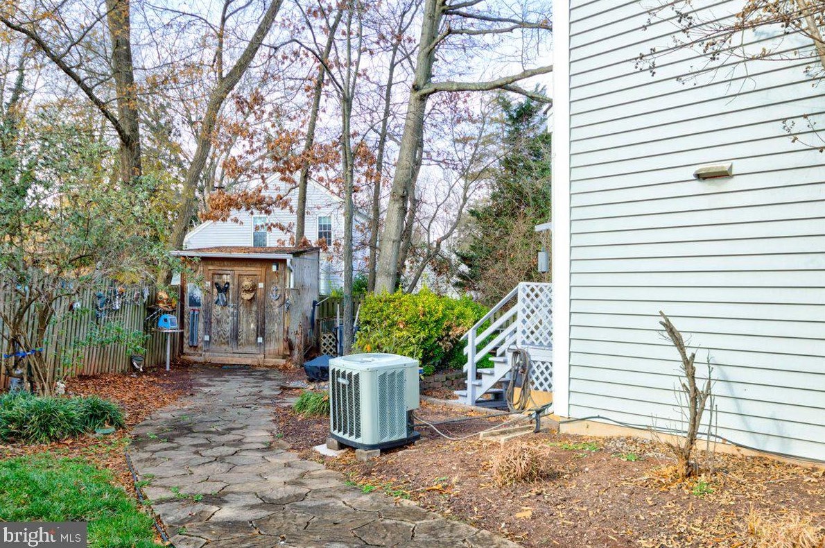 10 Lindenwood Ct, Dulles VA  20165-5643 exterior