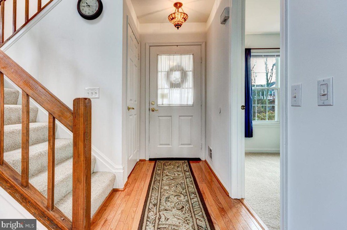 10 Lindenwood Ct, Dulles VA  20165-5643 exterior