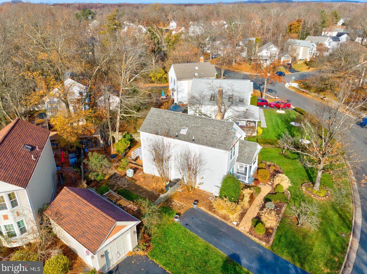 10 Lindenwood Ct, Dulles VA  20165-5643 exterior