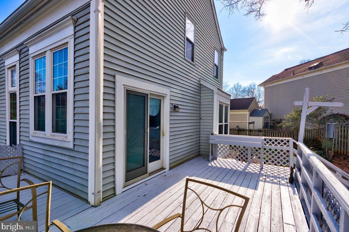 10 Lindenwood Ct, Dulles VA  20165-5643 exterior