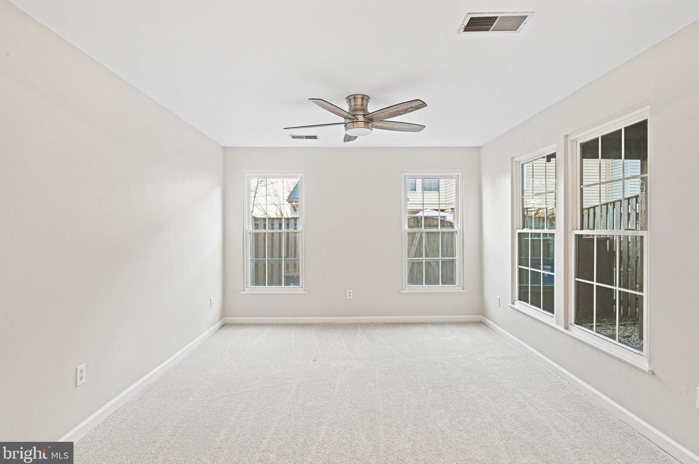 19896 Fieldgrass Sq, Ashburn VA  20147-2760 exterior