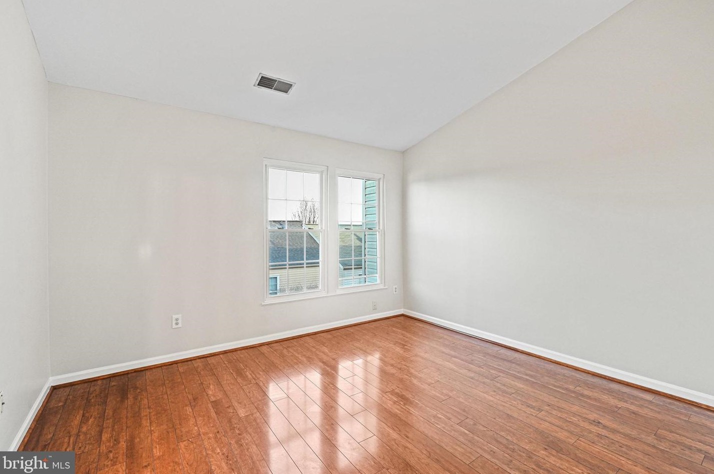 19896 Fieldgrass Sq, Ashburn VA  20147-2760 exterior