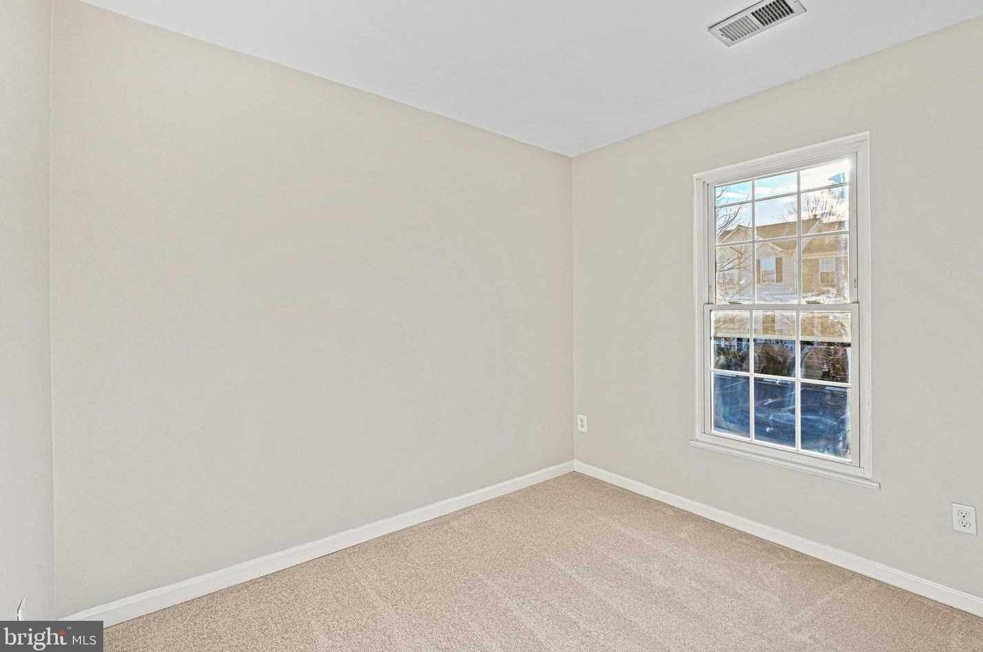 19896 Fieldgrass Sq, Ashburn VA  20147-2760 exterior