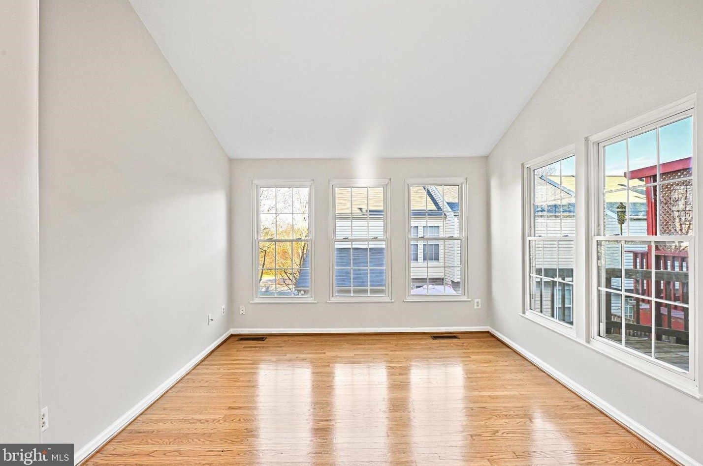 19896 Fieldgrass Sq, Ashburn VA  20147-2760 exterior