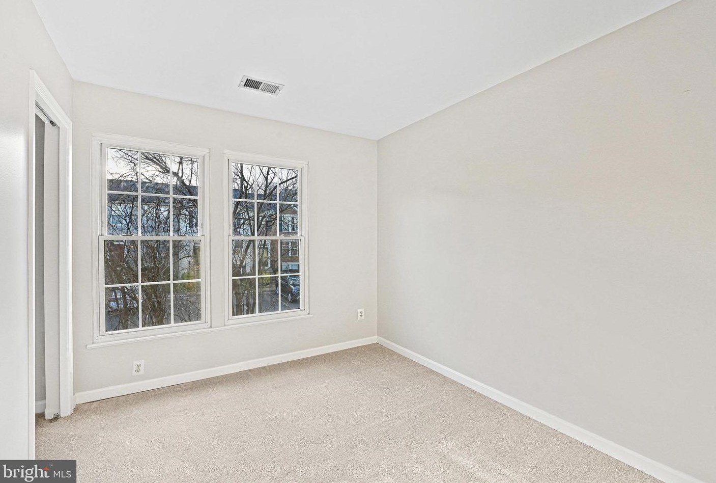 19896 Fieldgrass Sq, Ashburn VA  20147-2760 exterior