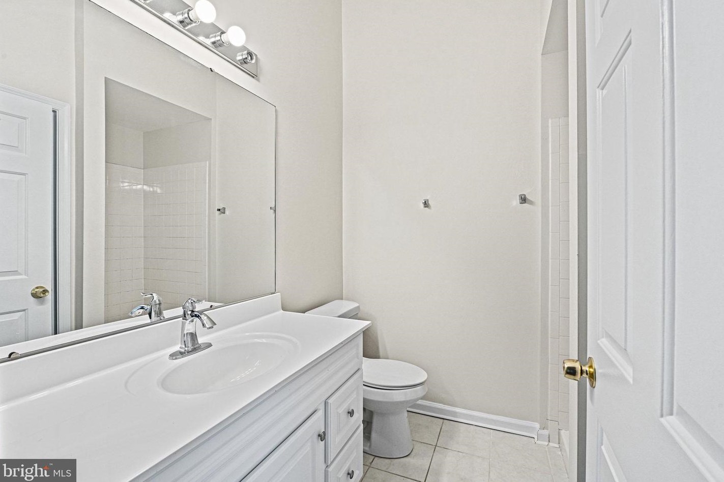 19896 Fieldgrass Sq, Ashburn VA  20147-2760 exterior