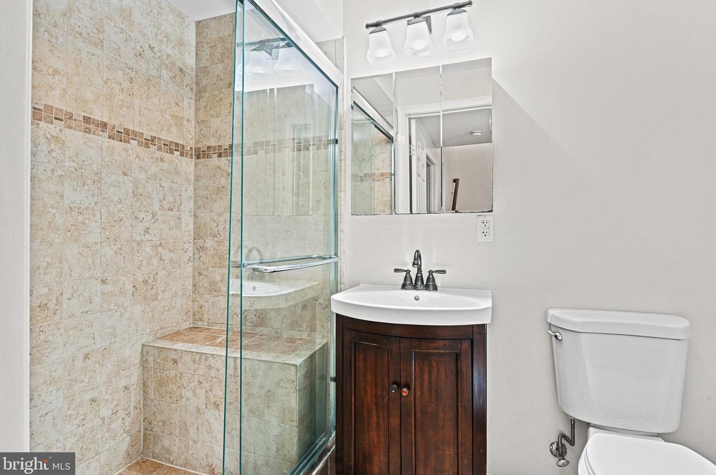 19896 Fieldgrass Sq, Ashburn VA  20147-2760 exterior