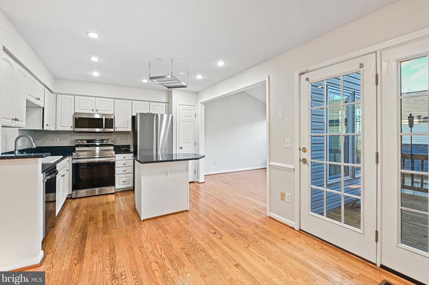 19896 Fieldgrass Sq, Ashburn VA  20147-2760 exterior