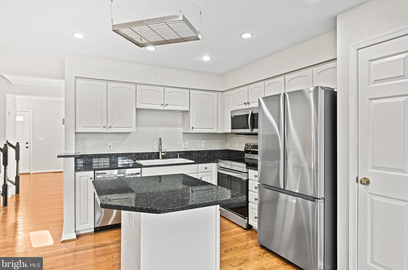 19896 Fieldgrass Sq, Ashburn VA  20147-2760 exterior